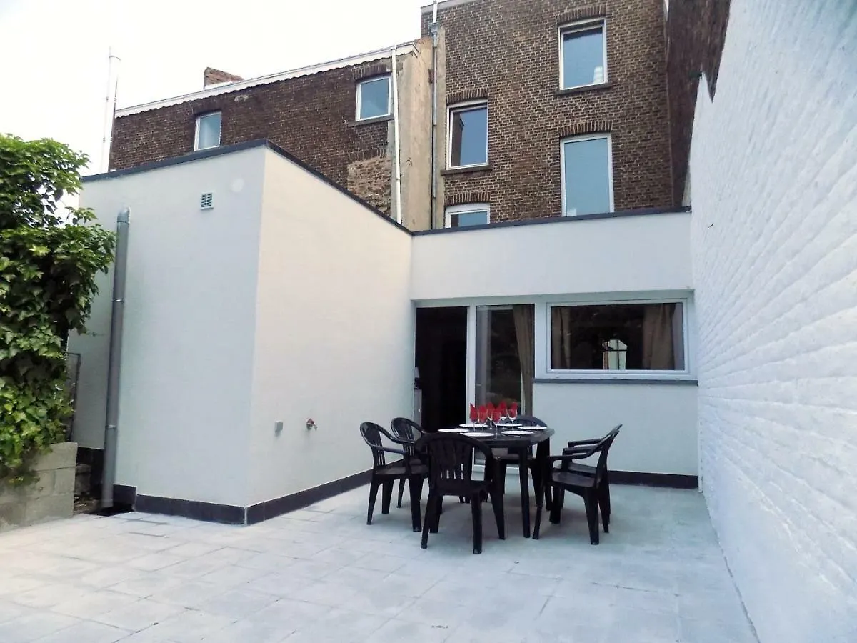 Maison Roosevelt - Charleroi Airport - Ideal Families 0*,  Belgium